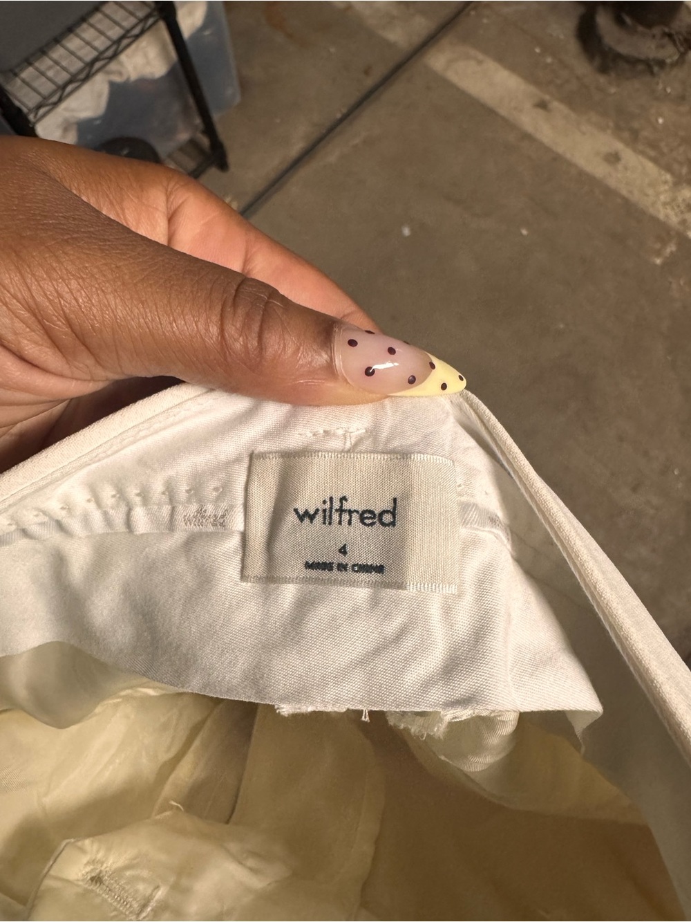 Aritzia Beige Women's Shorts - Picture 3 of 5